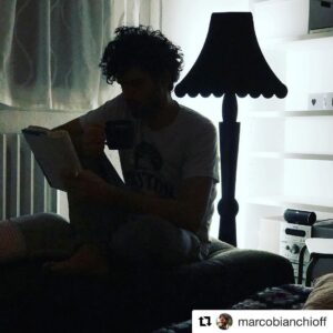 26070566_462643977465746_800351040892305408_n Marco Bianchi con la lampada da terra a led Āhua Nera